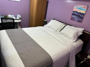 Serenity & memorable Cozy Lower Level Apartment Room in TownHouse Private Entrance